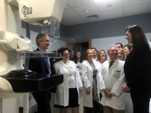El Hospital de Osuna incorpora un quirófano para técnicas del dolor y un mamógrafo que mejora la precisión diagnóstica en cáncer de mama