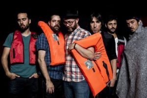 El fotógrafo Alfredo Arias reúne a más de 20 músicos españoles en una exposición sobre la crisis migratoria