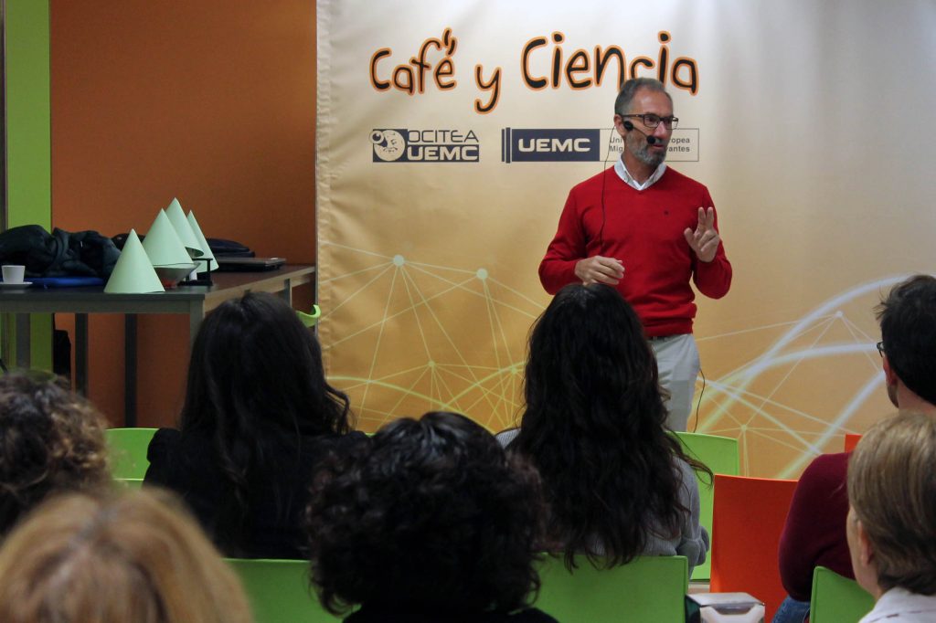 'Café y ciencia' para todos los públicos en la Universidad Europea Miguel de Cervantes (UEMC)
