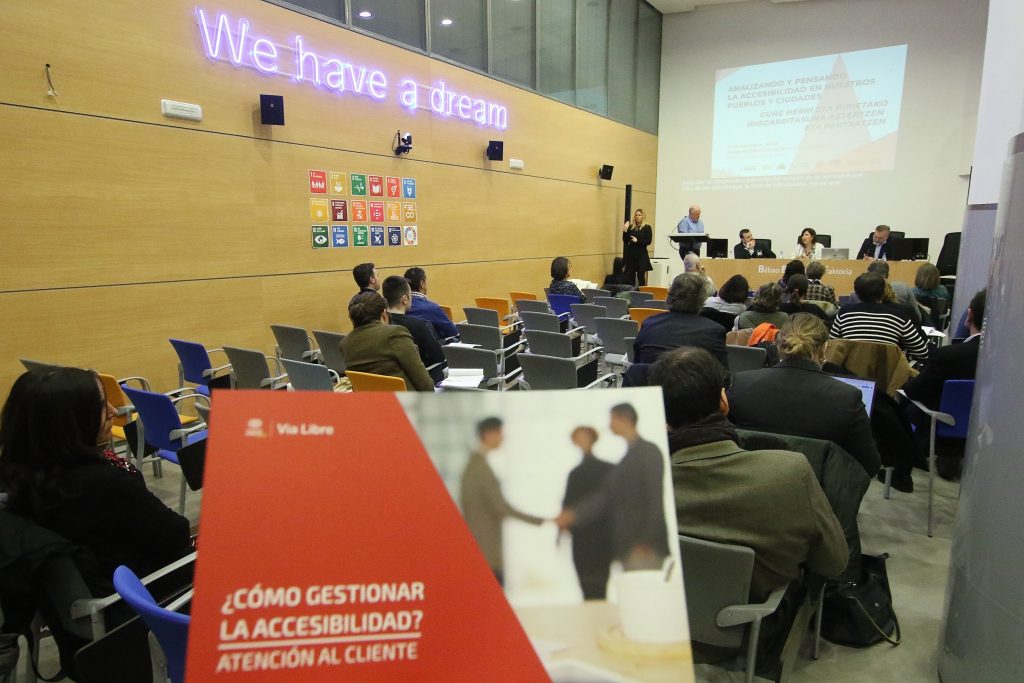 Bilbao acoge un debate sobre cómo construir ciudades accesibles y amigables para todas las personas