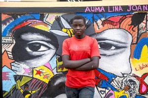 Artistas callejeros internacionales ayudan a niños refugiados de Sudán del Sur a contar sus historias