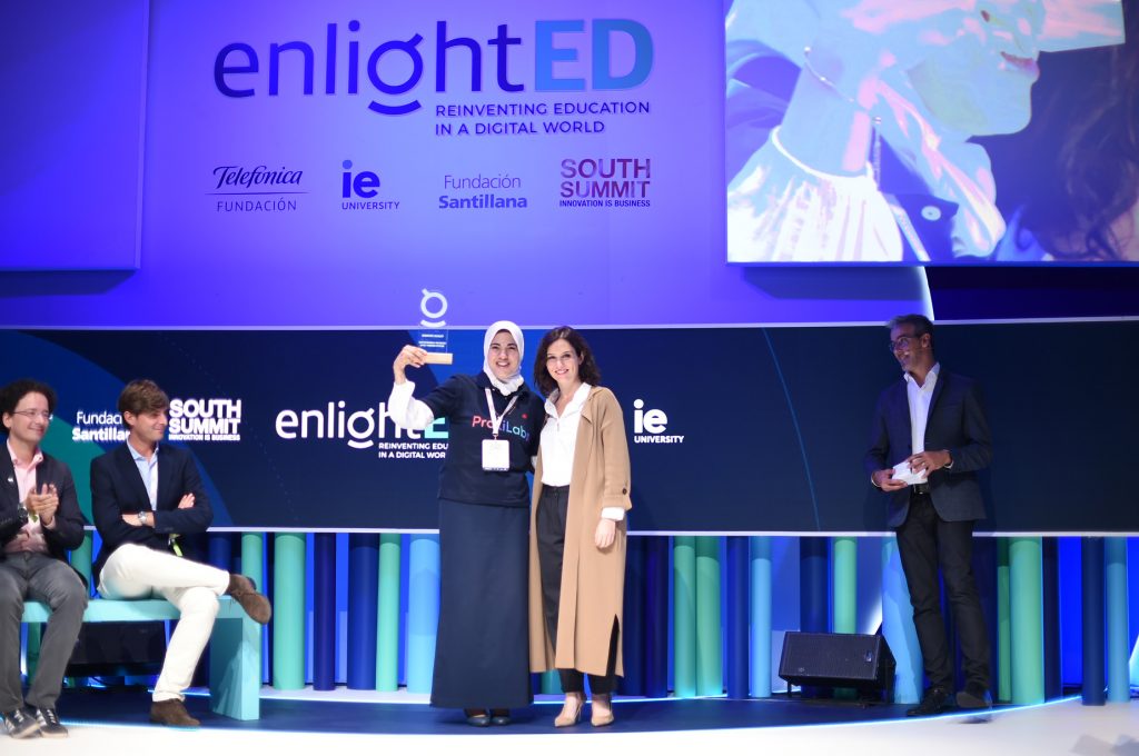 Praxilabs es galardonada como la mejor Startup Edtech del mundo en los Enlighted Awards