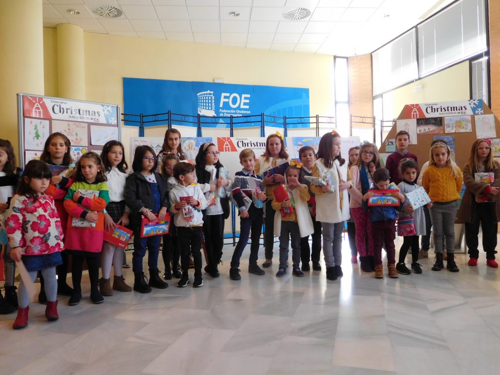 Clara Ruiz y Lorena Aparicio, ganadoras de la V edición del Concurso Infantil de Christmas Navideños de AIQBE