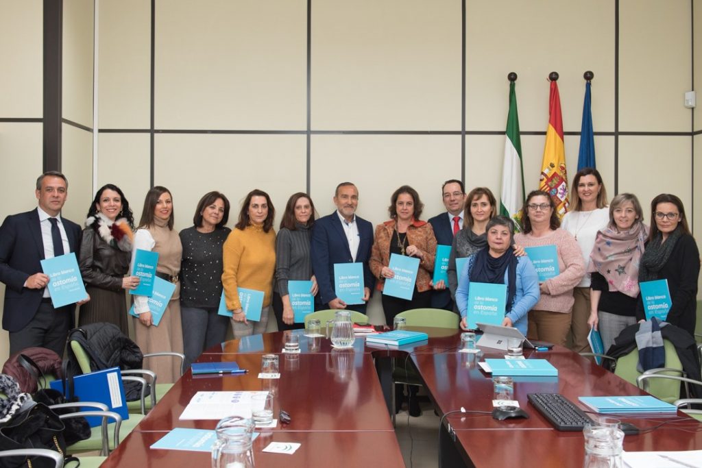 Enfermeras estomaterapeutas andaluzas presentan a la viceconsejera de Salud el “Libro Blanco de la Ostomía”