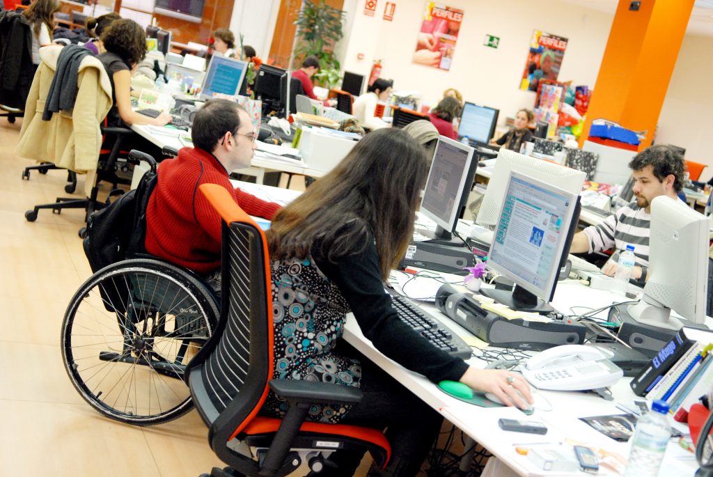 Más de 1.200 universitarios con discapacidad acceden a prácticas laborales gracias al programa de Fundación ONCE y CRUE Universidades Españolas