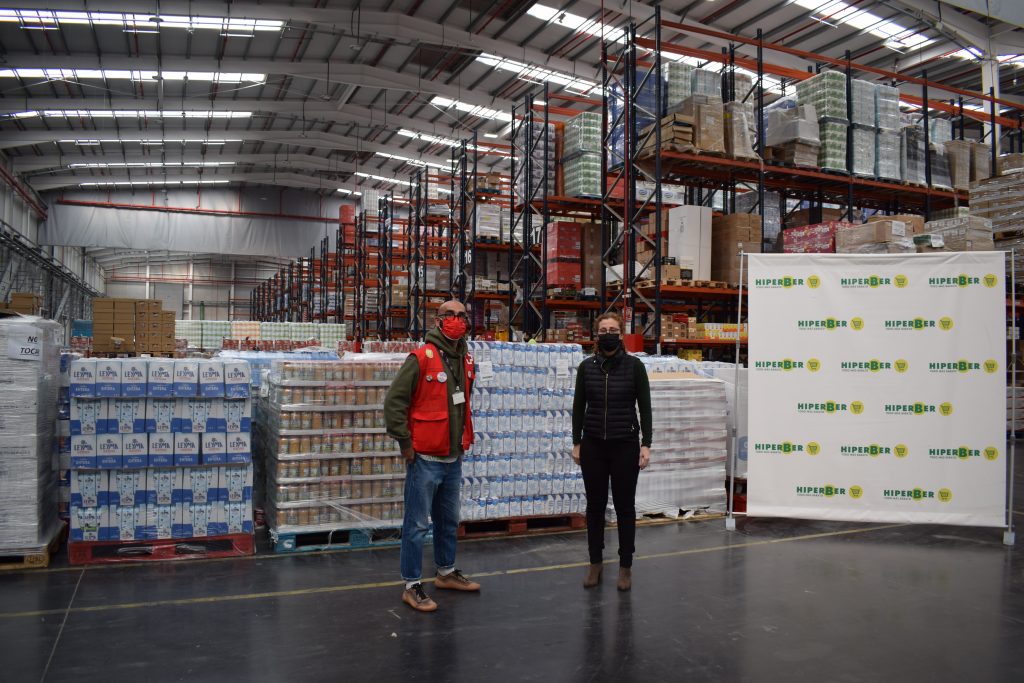 Hiperber entrega 12.000 kilos de alimentos a Cruz Roja