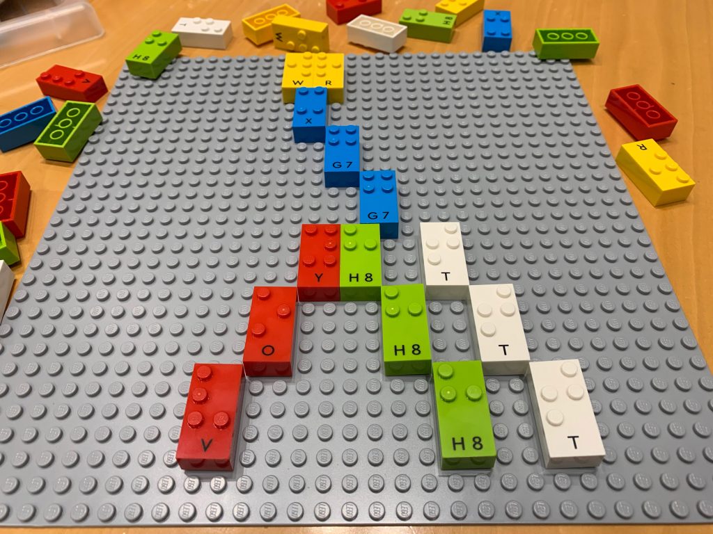 Las primeras piezas de LEGO en Braille llegan a más de 1.000 escolares ciegos de 3 a 10 años y sus “coles” para impulsar el aprendizaje y la inclusión